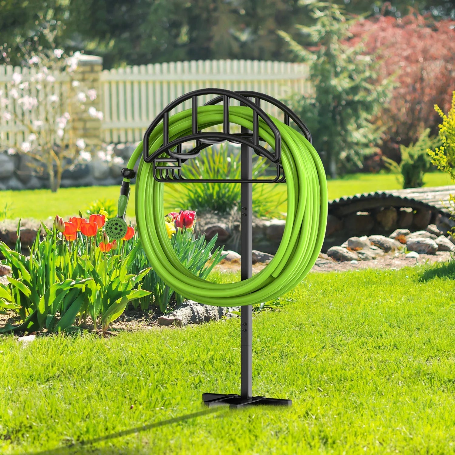 Garden Hose Holder, Water Hose Stand Freestanding Metal Hose Hanger with Tool Storage Basket, 4 Spikes Detachable Heavy Duty Hose Storage Stand for Outdoor