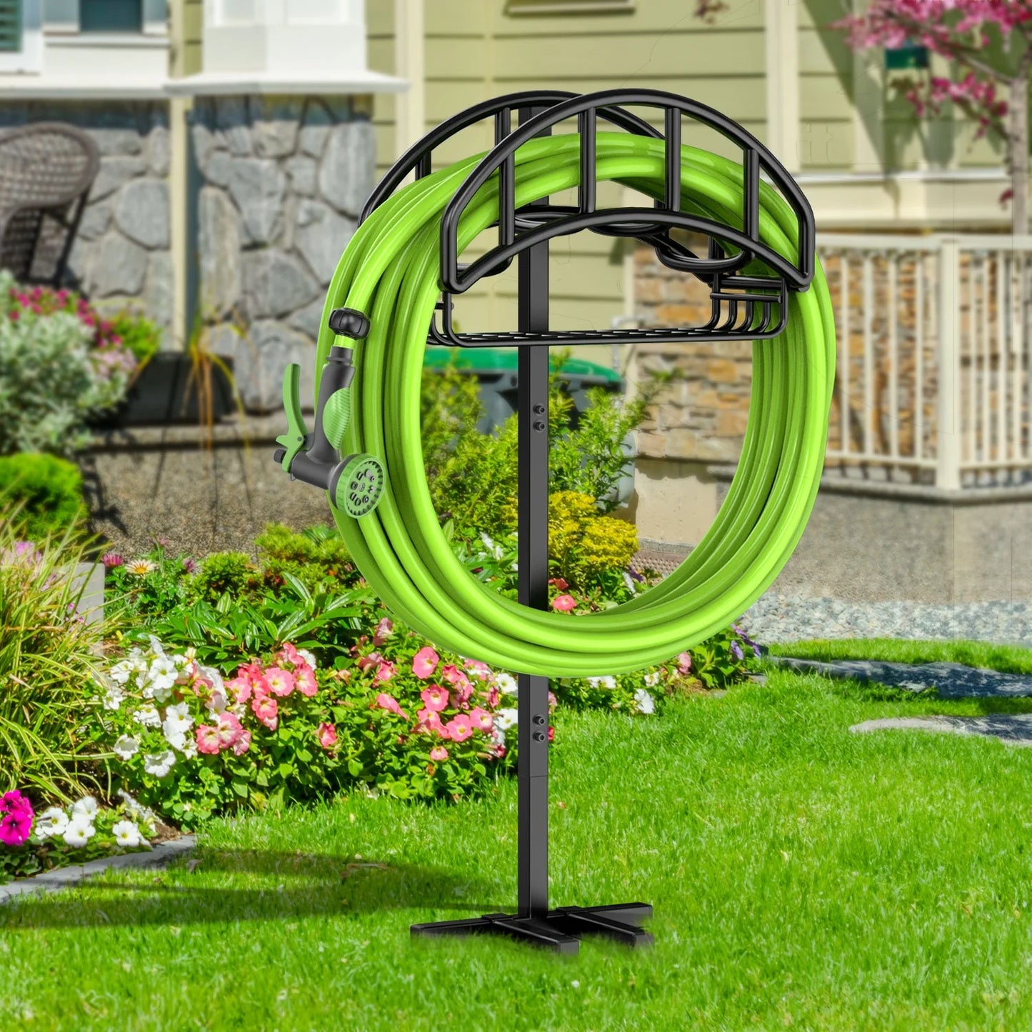 Garden Hose Holder, Water Hose Stand Freestanding Metal Hose Hanger with Tool Storage Basket, 4 Spikes Detachable Heavy Duty Hose Storage Stand for Outdoor